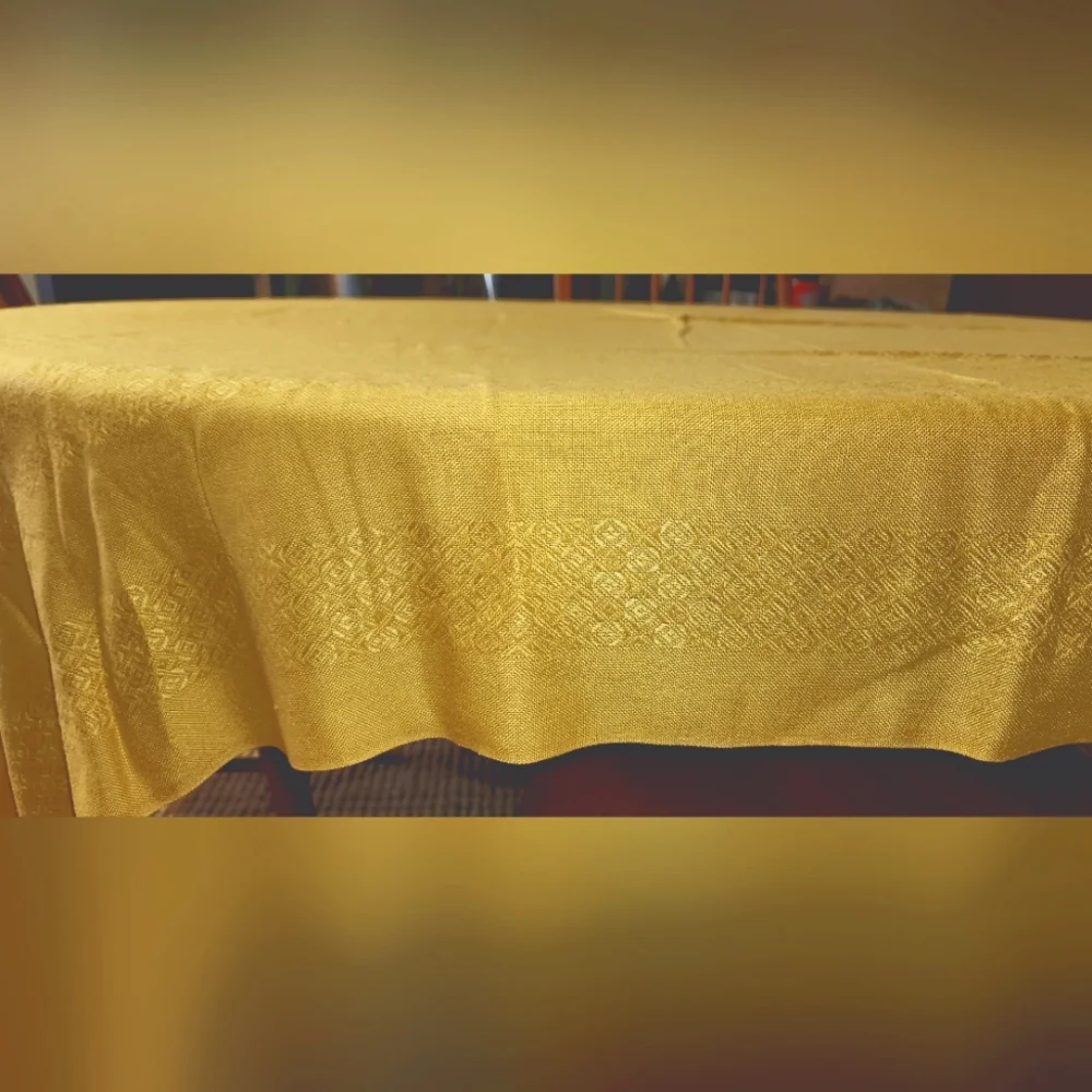 Luxury Table Linen Golden tablecloth 78x60 hand sewn - Picture 8 of 14